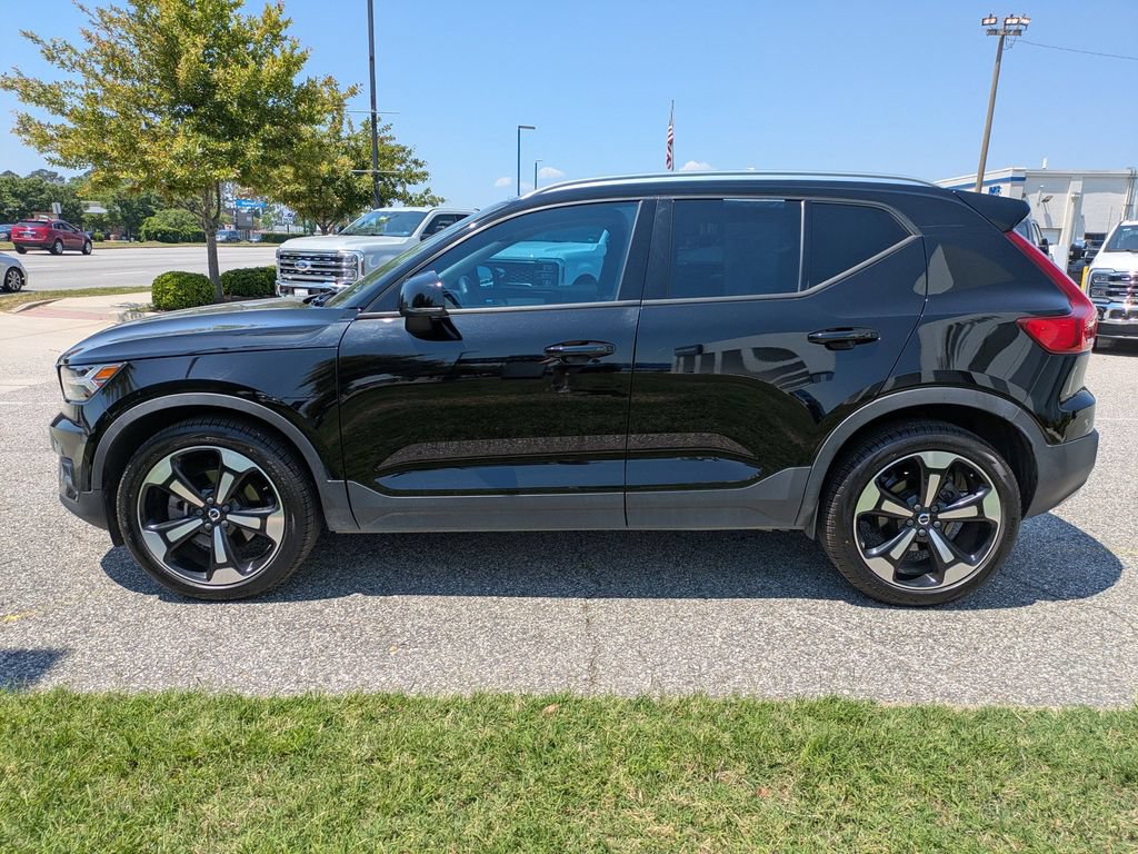 Certified 2022 Volvo XC40 T4 Momentum FWD image 7