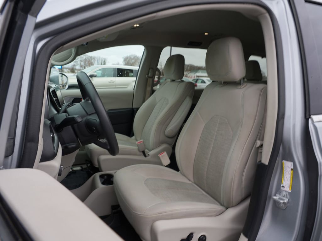 Used 2018 Chrysler Pacifica Touring Plus image 12