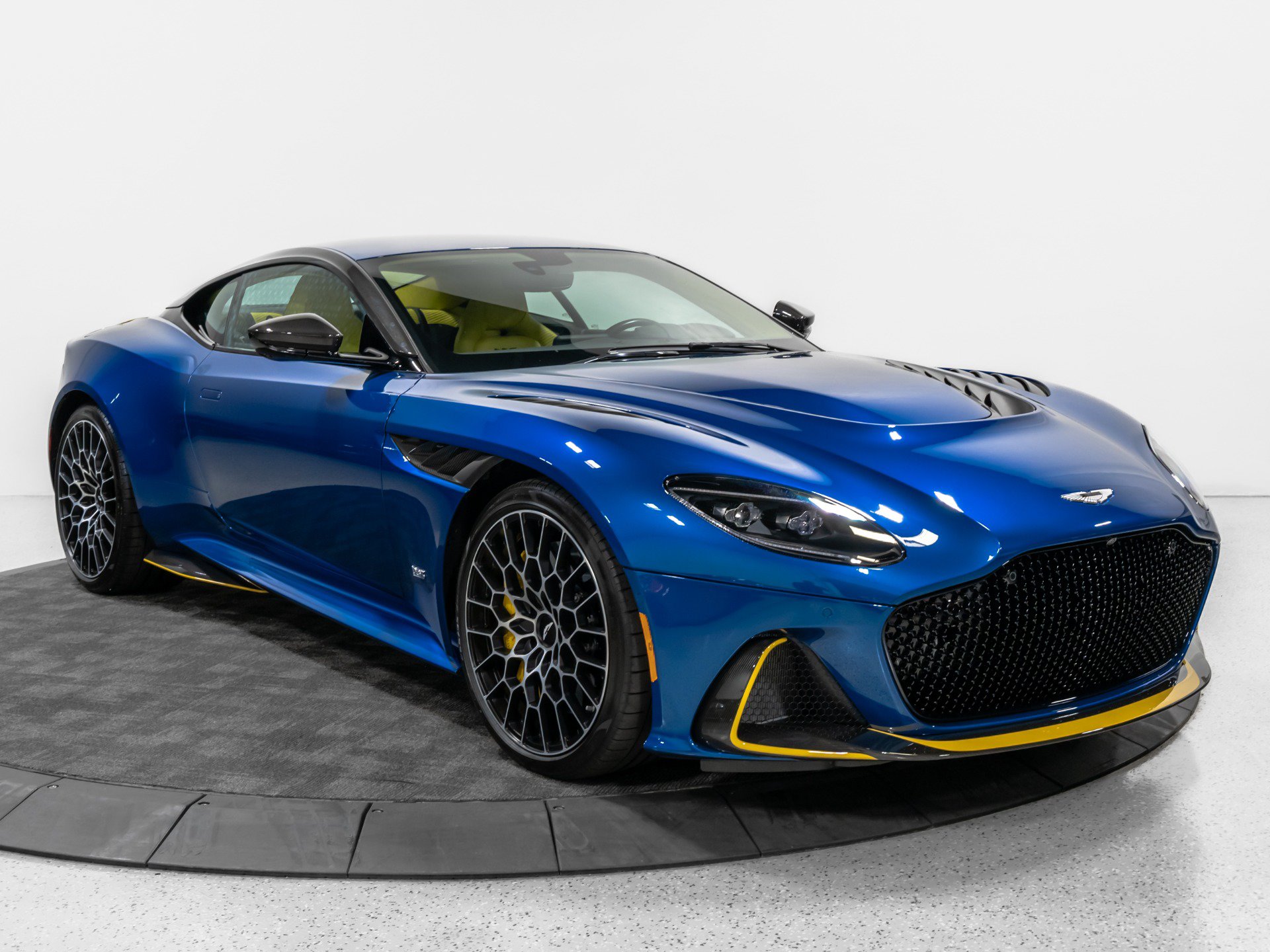 Used 2023 Aston Martin DBS Coupe RWD image 14