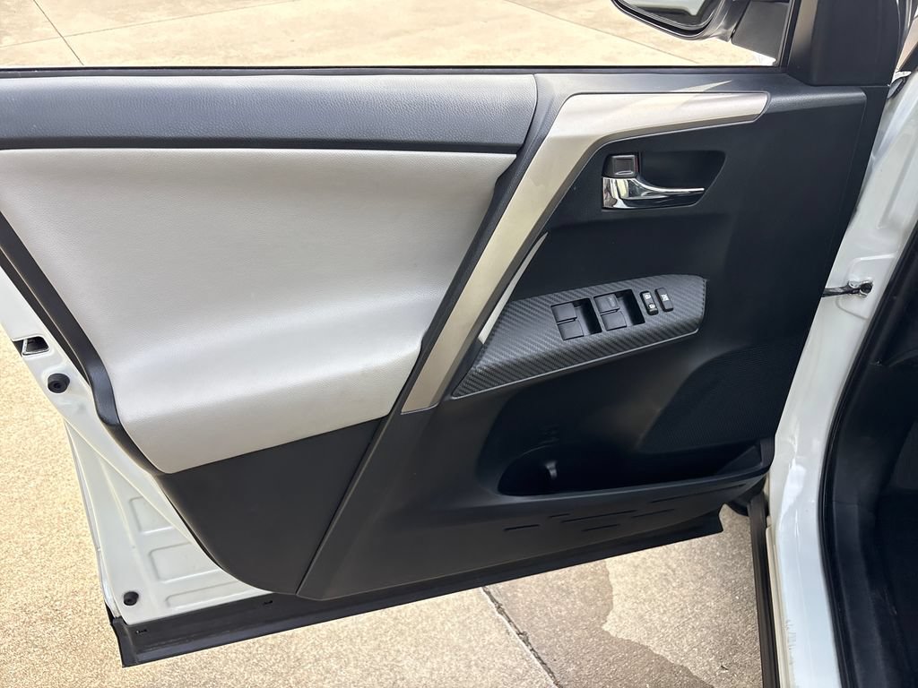 Used 2015 Toyota RAV4 XLE FWD image 15