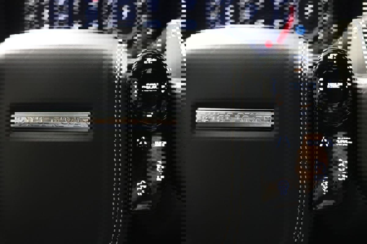 Used 2018 Land Rover Range Rover Sport SVR image 31