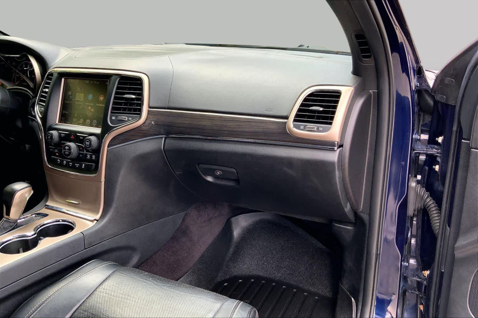 Used 2017 Jeep Grand Cherokee Overland AWD/4WD image 19