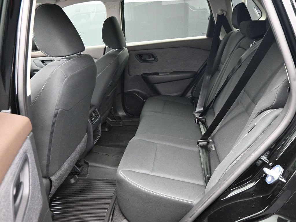 Used 2023 Nissan Rogue S image 12