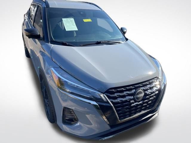 Used 2024 Nissan Kicks SR w/ SR Premium Package image 3