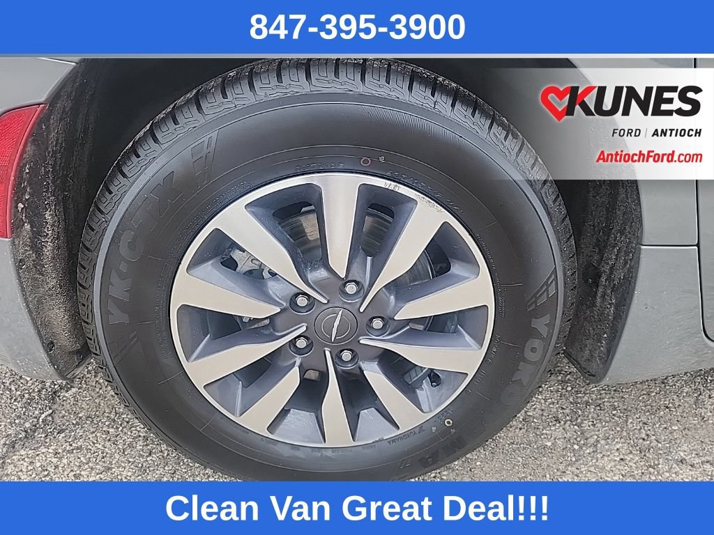 Used 2022 Chrysler Pacifica Touring-L w/ Uconnect Theater Family Group FWD image 15