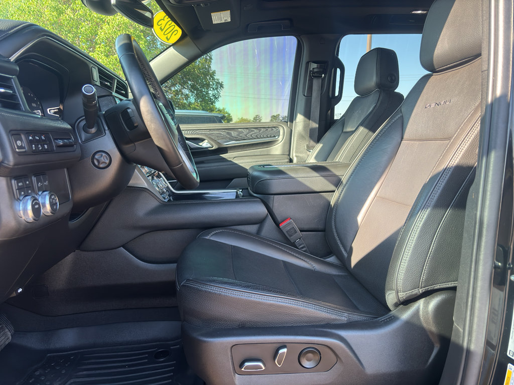 Used 2023 GMC Yukon XL Denali AWD/4WD image 12
