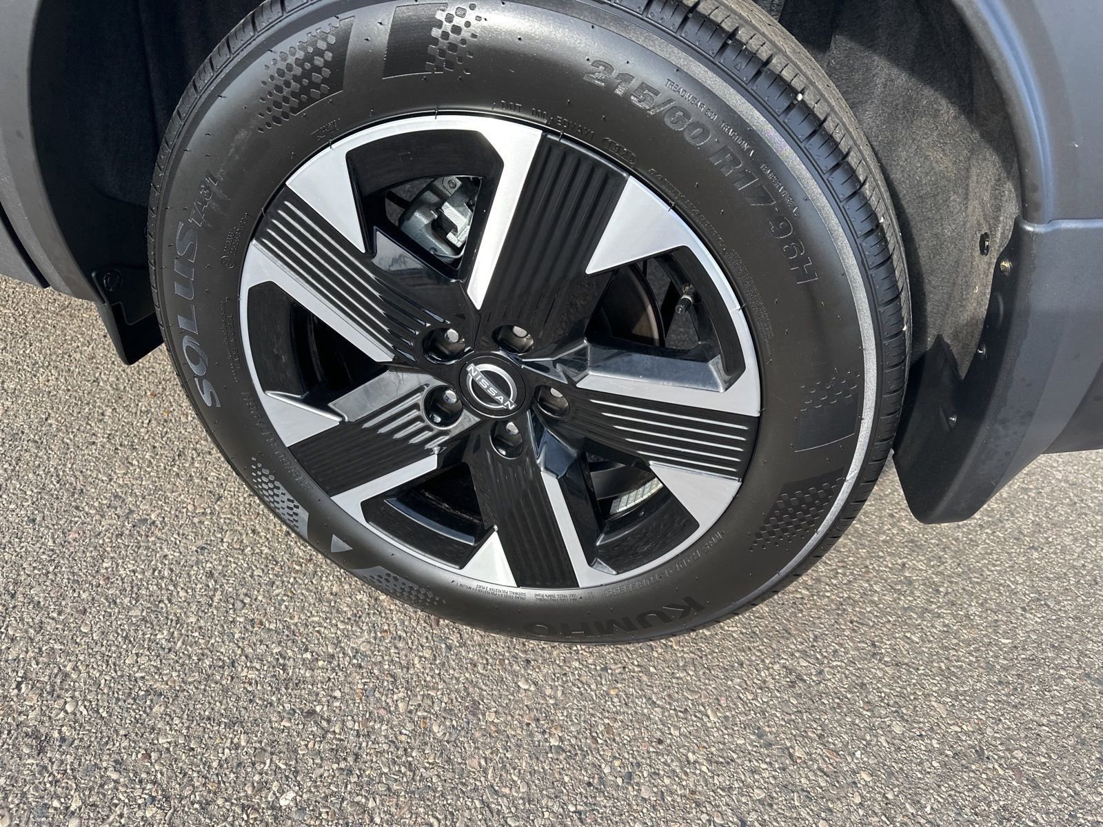 Used 2025 Nissan Kicks SV w/ Charging Package AWD/4WD image 8