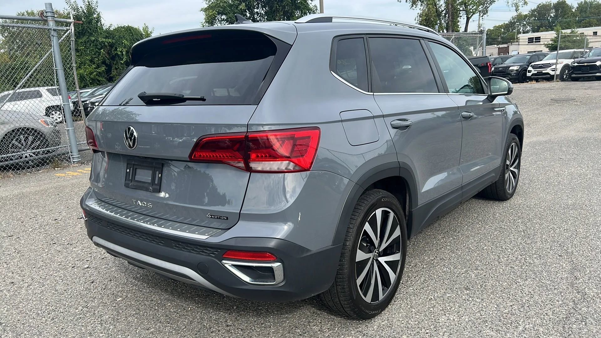 Used 2022 Volkswagen Taos SE image 5