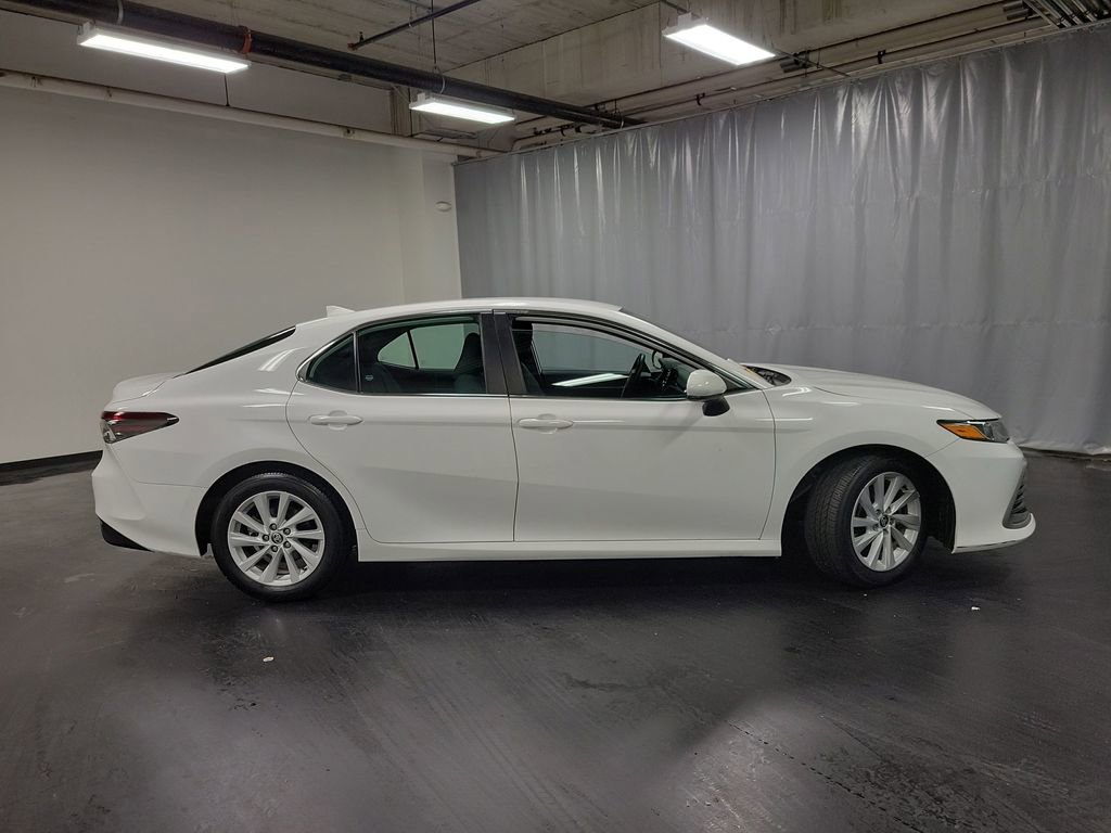 Used 2022 Toyota Camry LE FWD image 9
