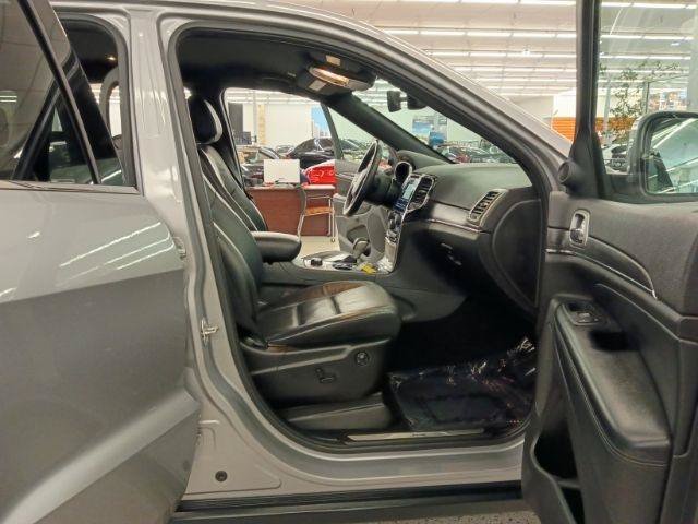 Used 2019 Jeep Grand Cherokee Limited AWD/4WD image 13