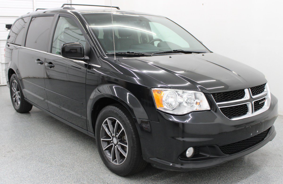 Used 2016 Dodge Grand Caravan SXT FWD image 4