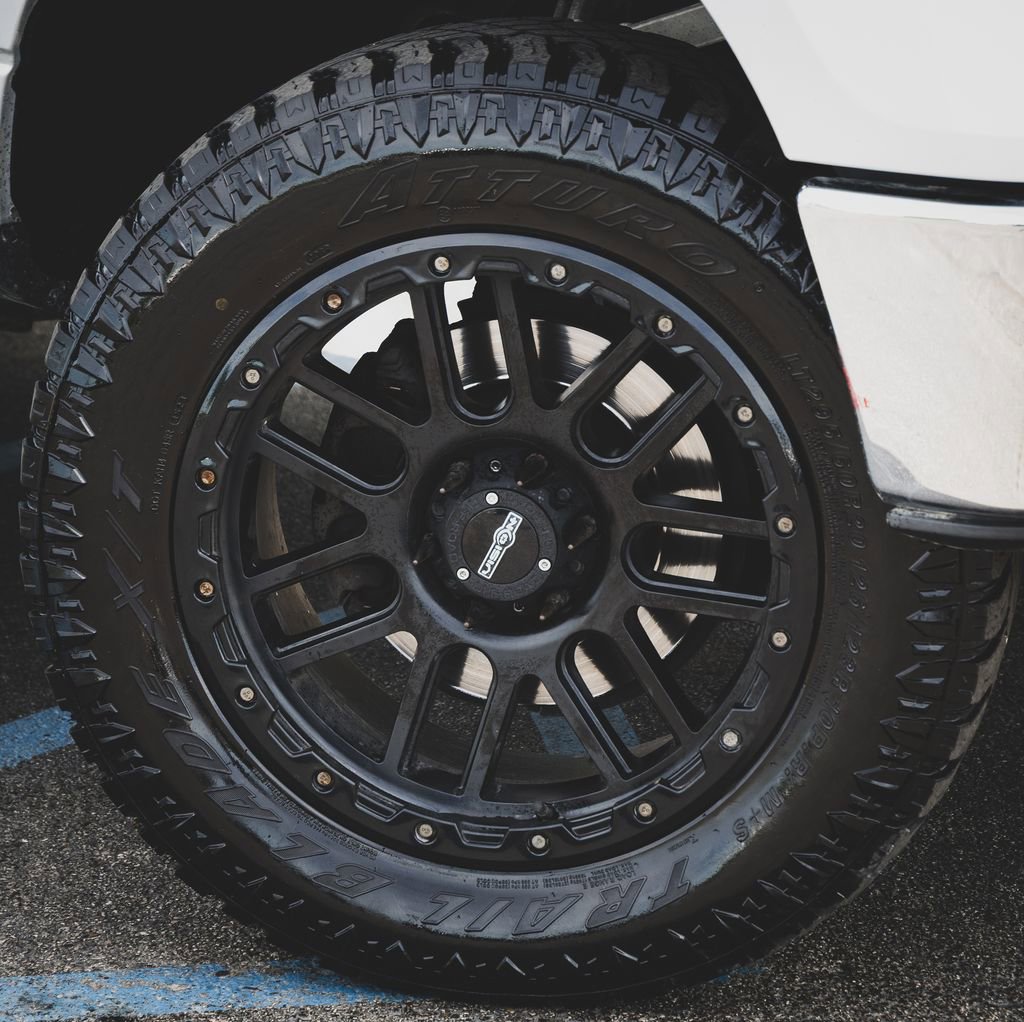 Used 2013 Ford F150 XLT w/ Luxury Equipment Group image 2