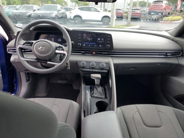 Used 2024 Hyundai Elantra SE image 12
