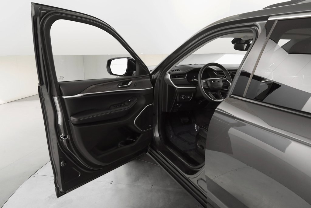 Certified 2022 Jeep Grand Cherokee Limited image 17