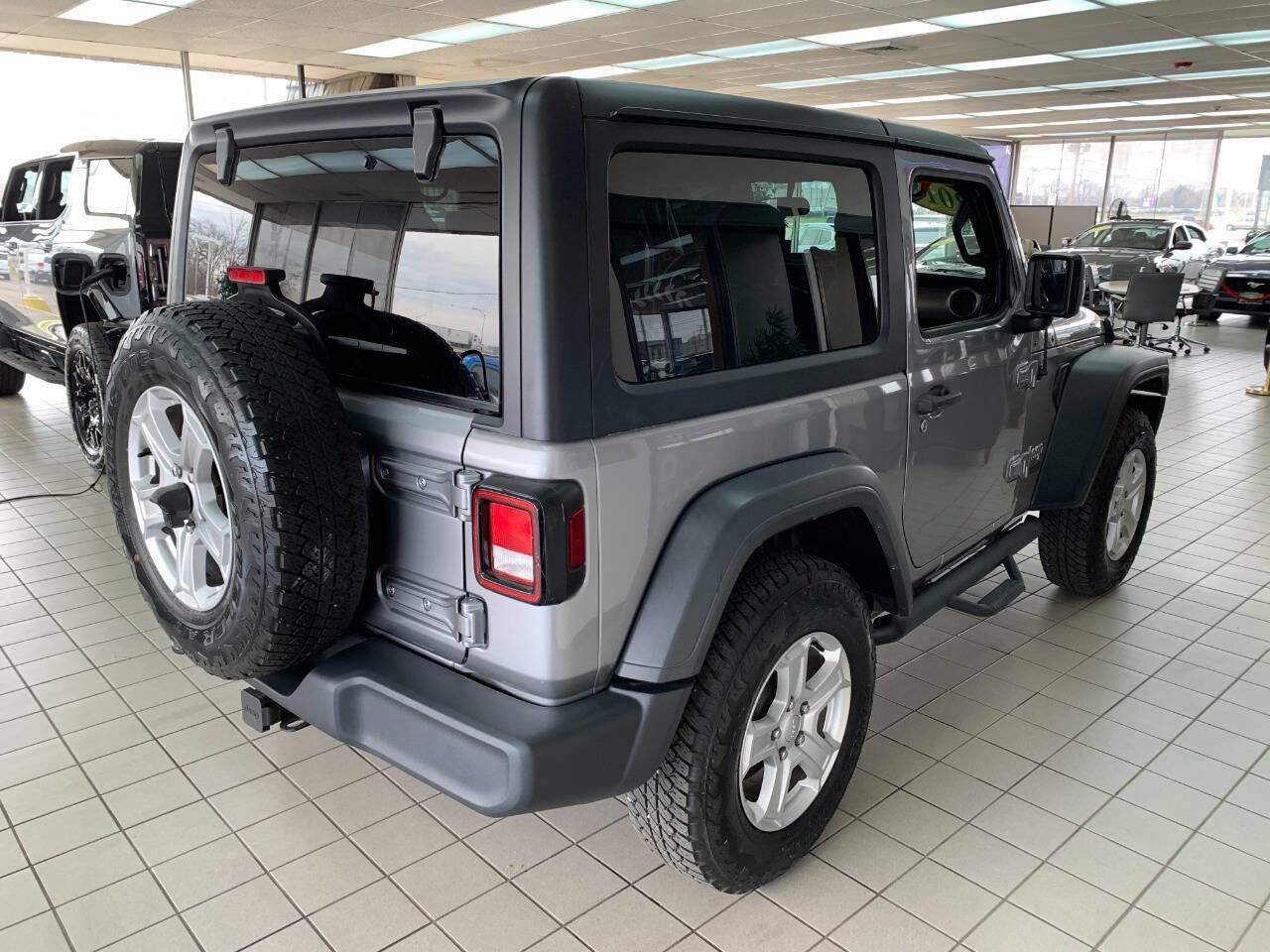 Used 2018 Jeep Wrangler Sport AWD/4WD image 5