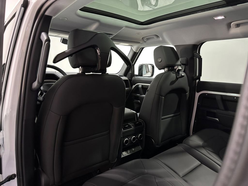 Used 2025 Land Rover Defender 110 S image 16