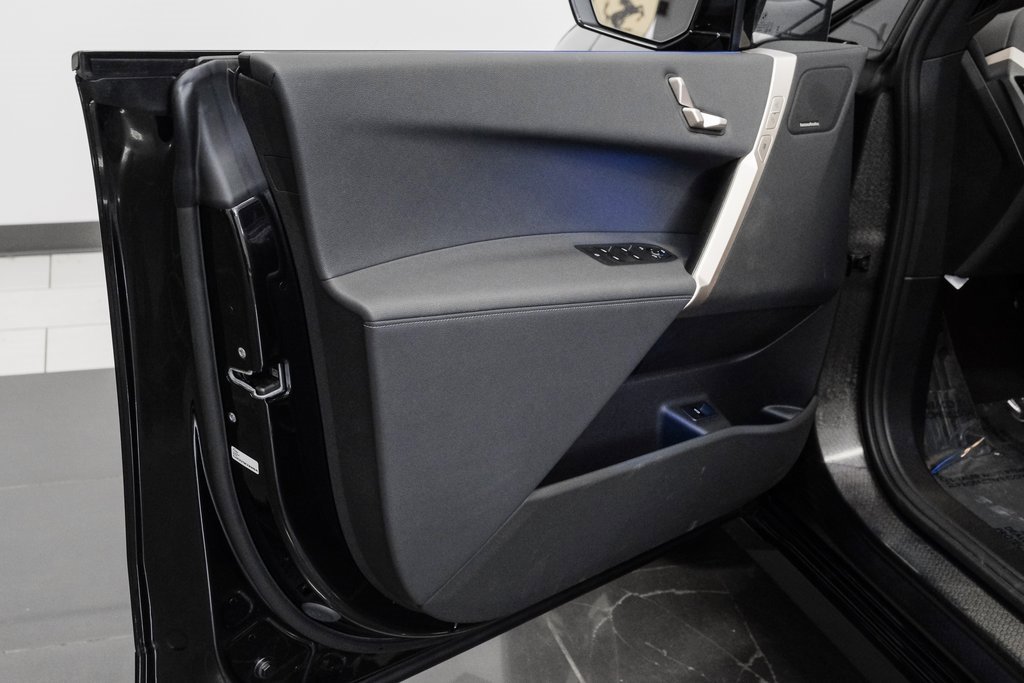 Used 2025 BMW iX xDrive50 image 44