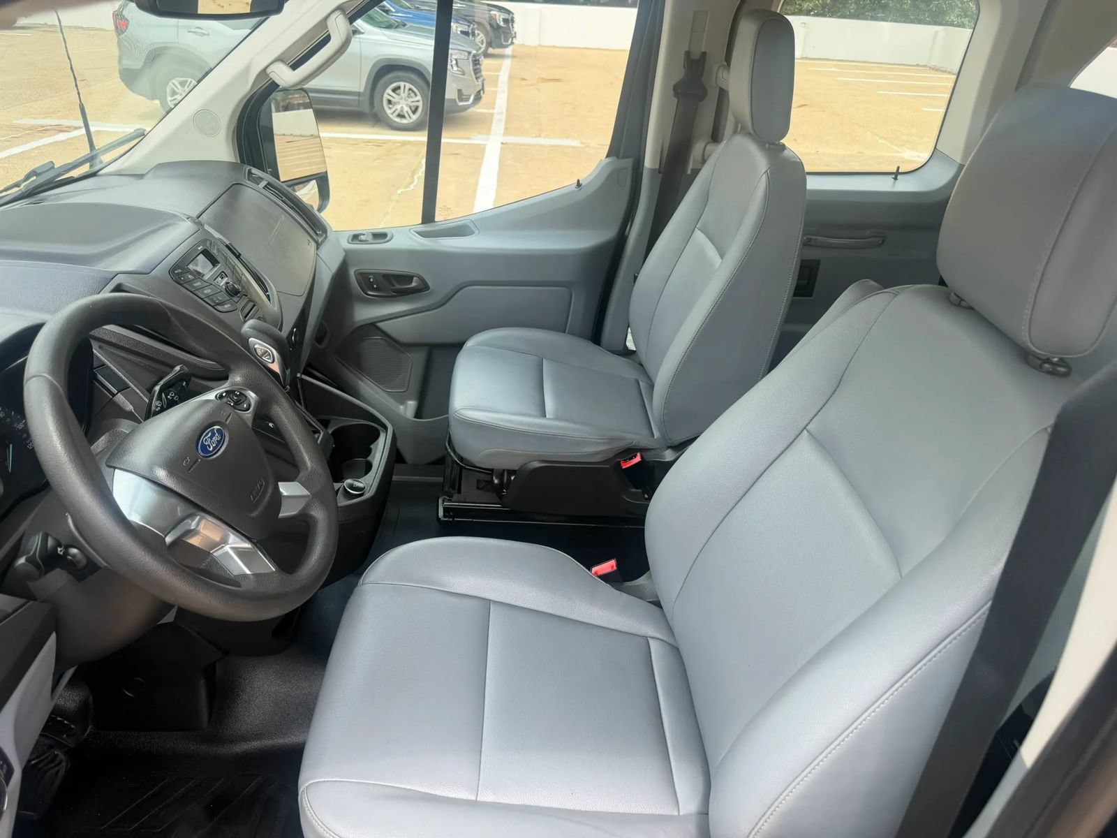 Used 2019 Ford Transit 350 XL RWD image 4