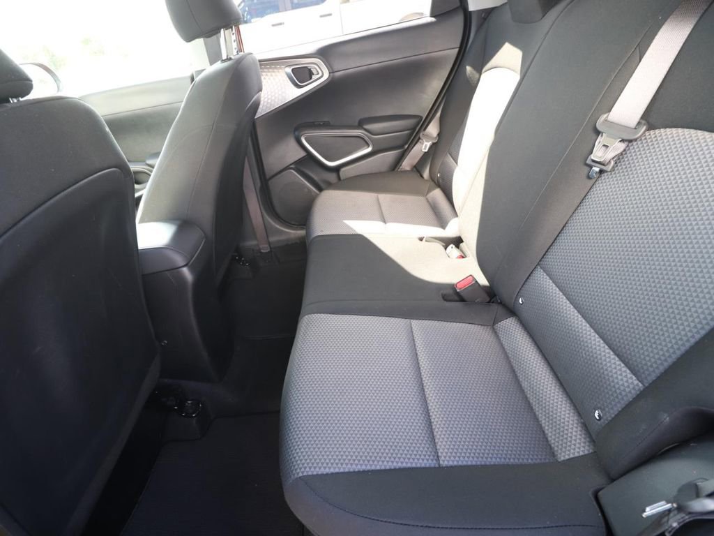 Used 2025 Kia Soul LX w/ LX Technology Package image 9