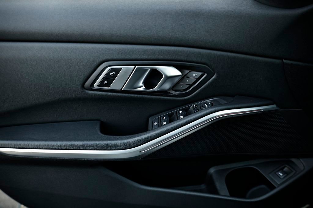 Used 2023 BMW 330i xDrive 330i xDrive w/ Driving Assistance Package image 15