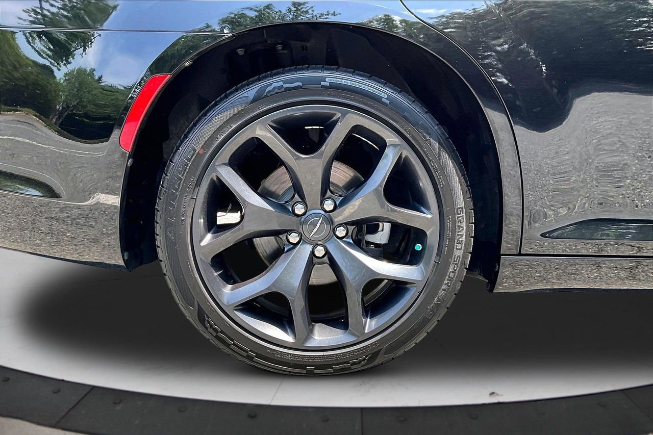 Used 2022 Chrysler 300 Touring w/ Sport Appearance Package RWD image 34