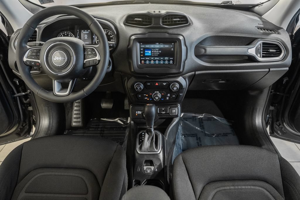Certified 2018 Jeep Renegade Latitude AWD/4WD image 17