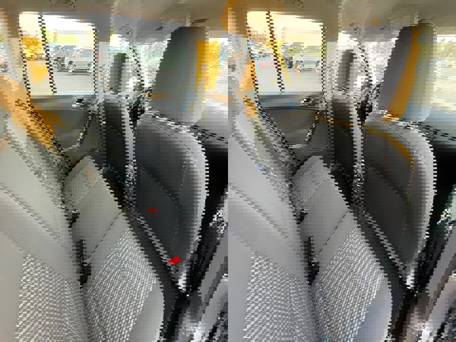 Used 2011 Volkswagen Tiguan SE image 21