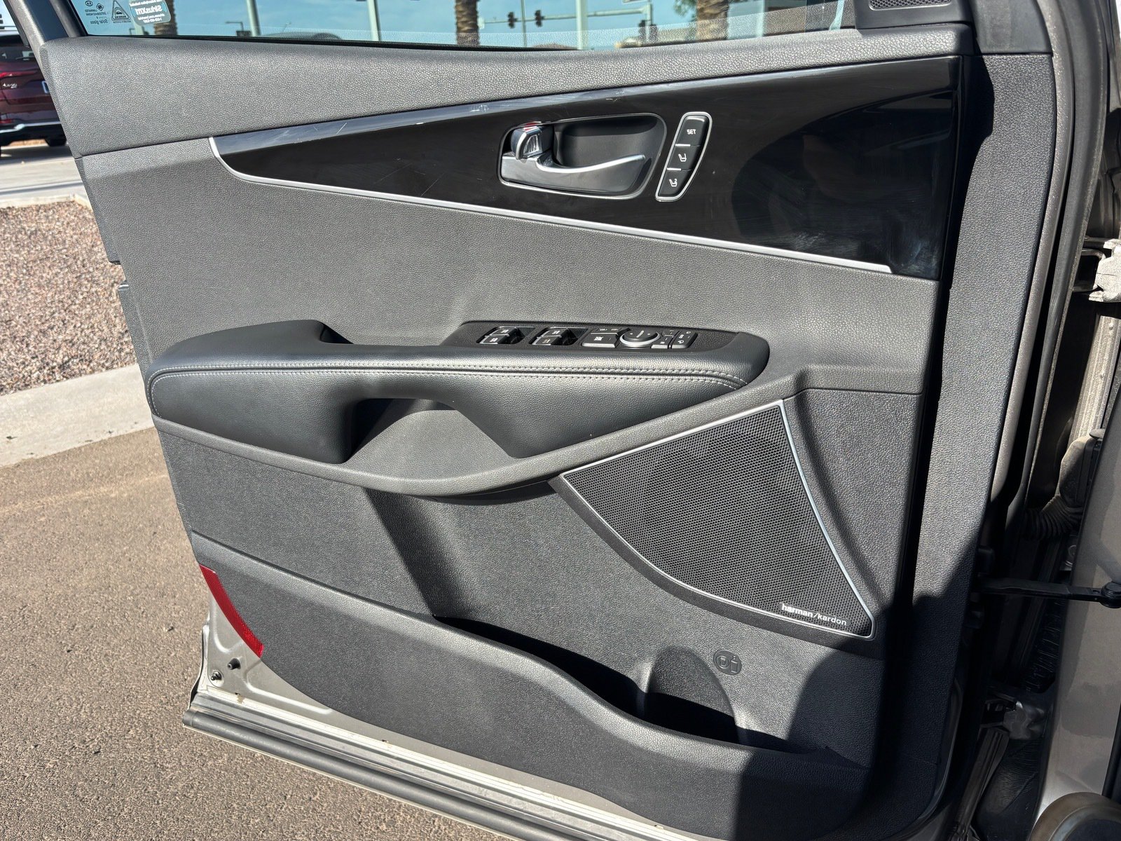 Used 2019 Kia Sorento SX w/ SX Touring Package FWD image 11