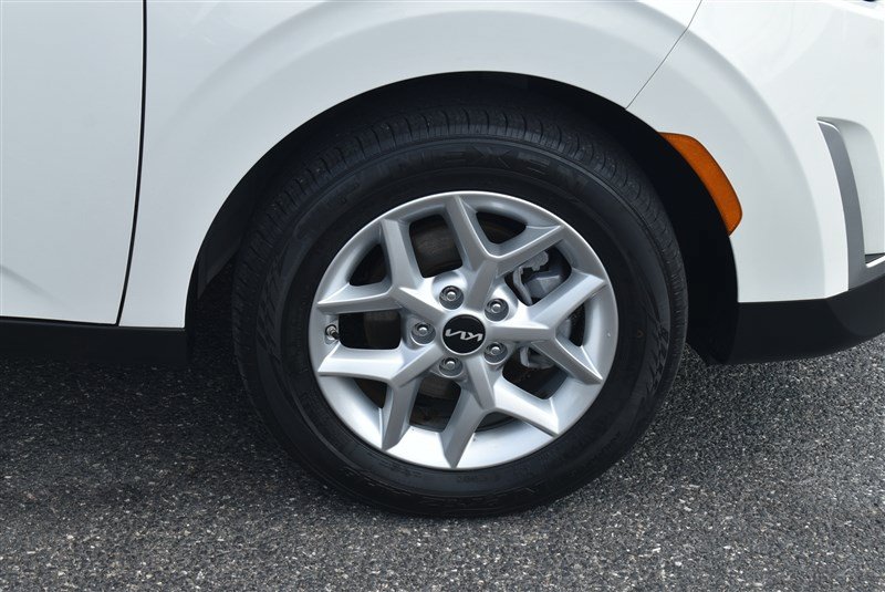 Used 2025 Kia Soul LX w/ LX Technology Package FWD image 3