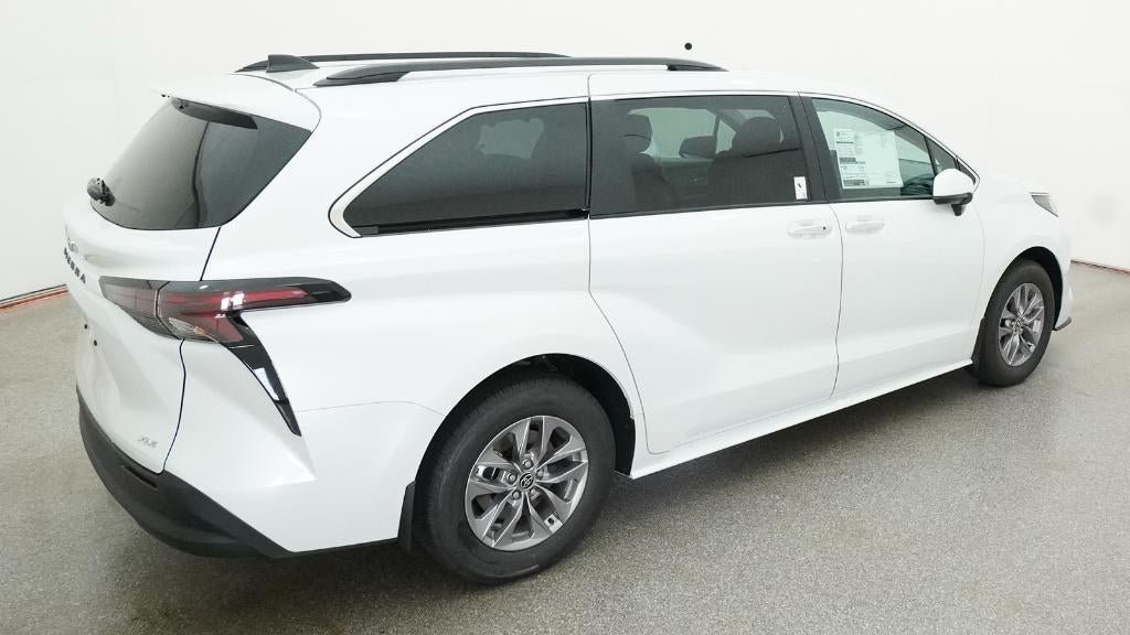 New 2026 Toyota Sienna XLE FWD image 9