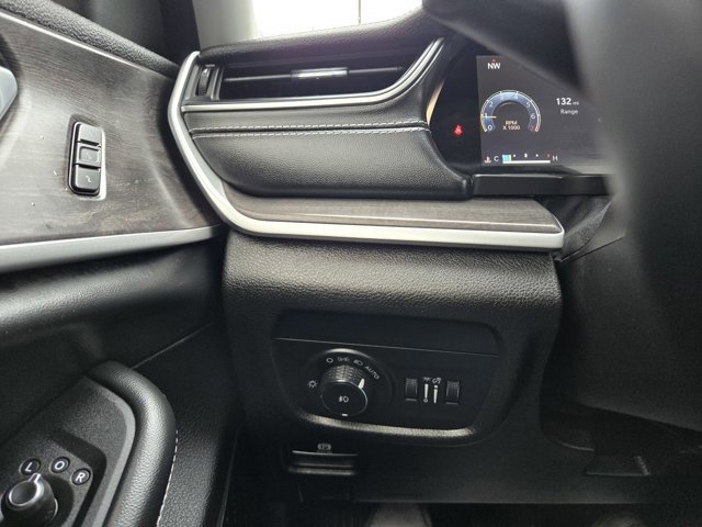 Used 2022 Jeep Grand Cherokee L Limited w/ Black Appearance Package image 24