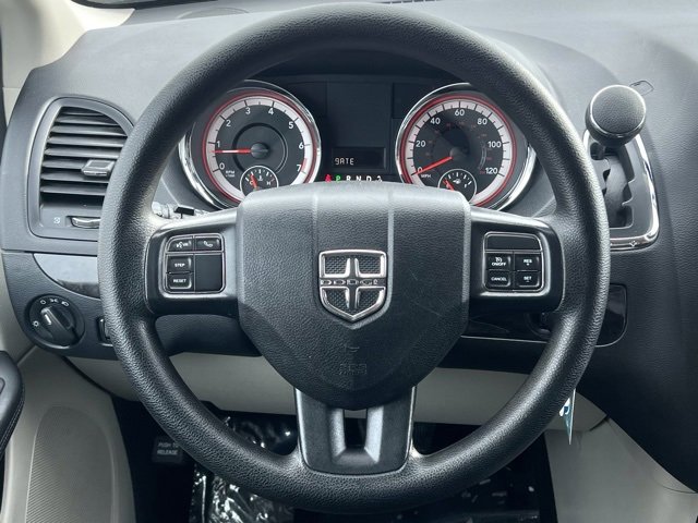 Used 2019 Dodge Grand Caravan SE w/ UConnect Hands-Free Group image 18