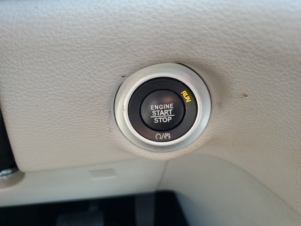 Used 2018 Chrysler Pacifica Limited w/ Advanced Safetytec Group FWD image 24