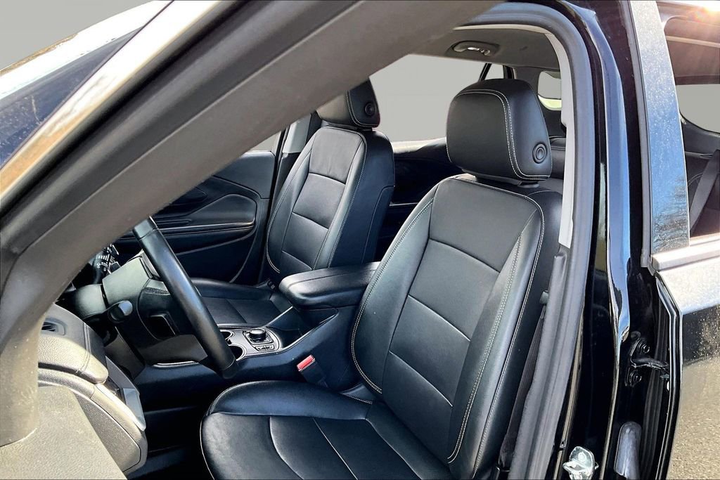 Used 2024 GMC Terrain SLT image 15