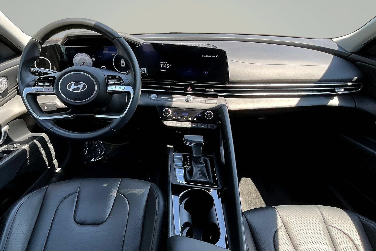 Used 2025 Hyundai Elantra Limited FWD image 7