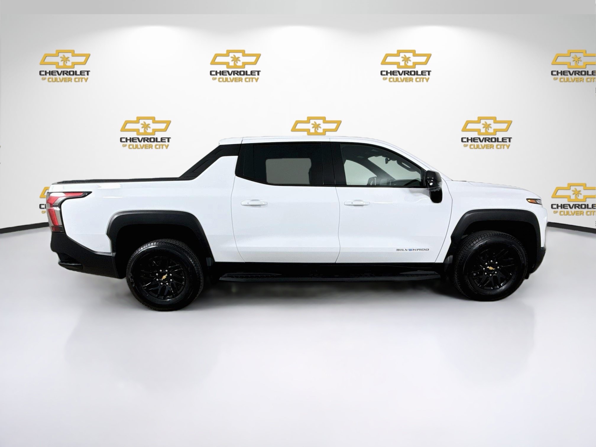 Used 2026 Chevrolet Silverado EV LT AWD/4WD image 9