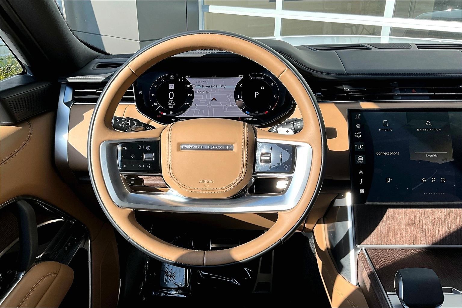 Used 2025 Land Rover Range Rover Long Wheelbase SE image 5