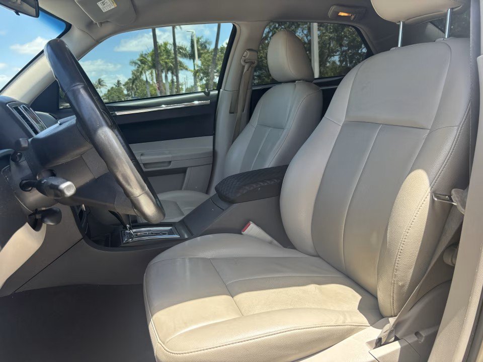 Used 2006 Chrysler 300 Touring RWD image 14