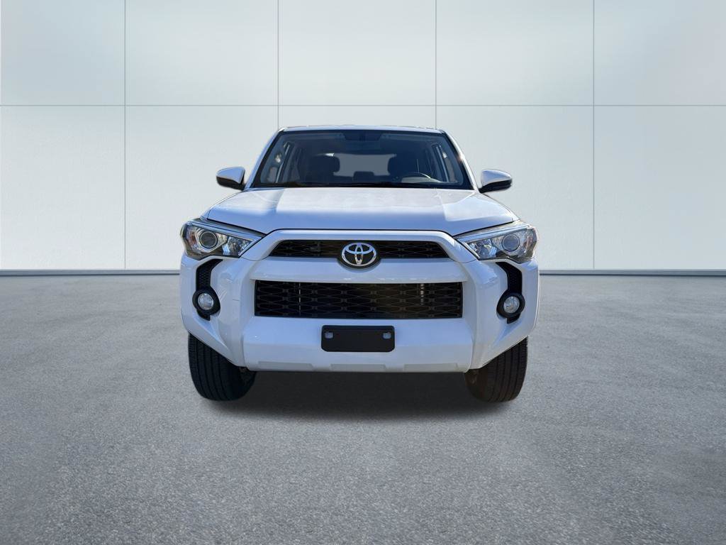 Used 2018 Toyota 4Runner SR5 AWD/4WD image 3