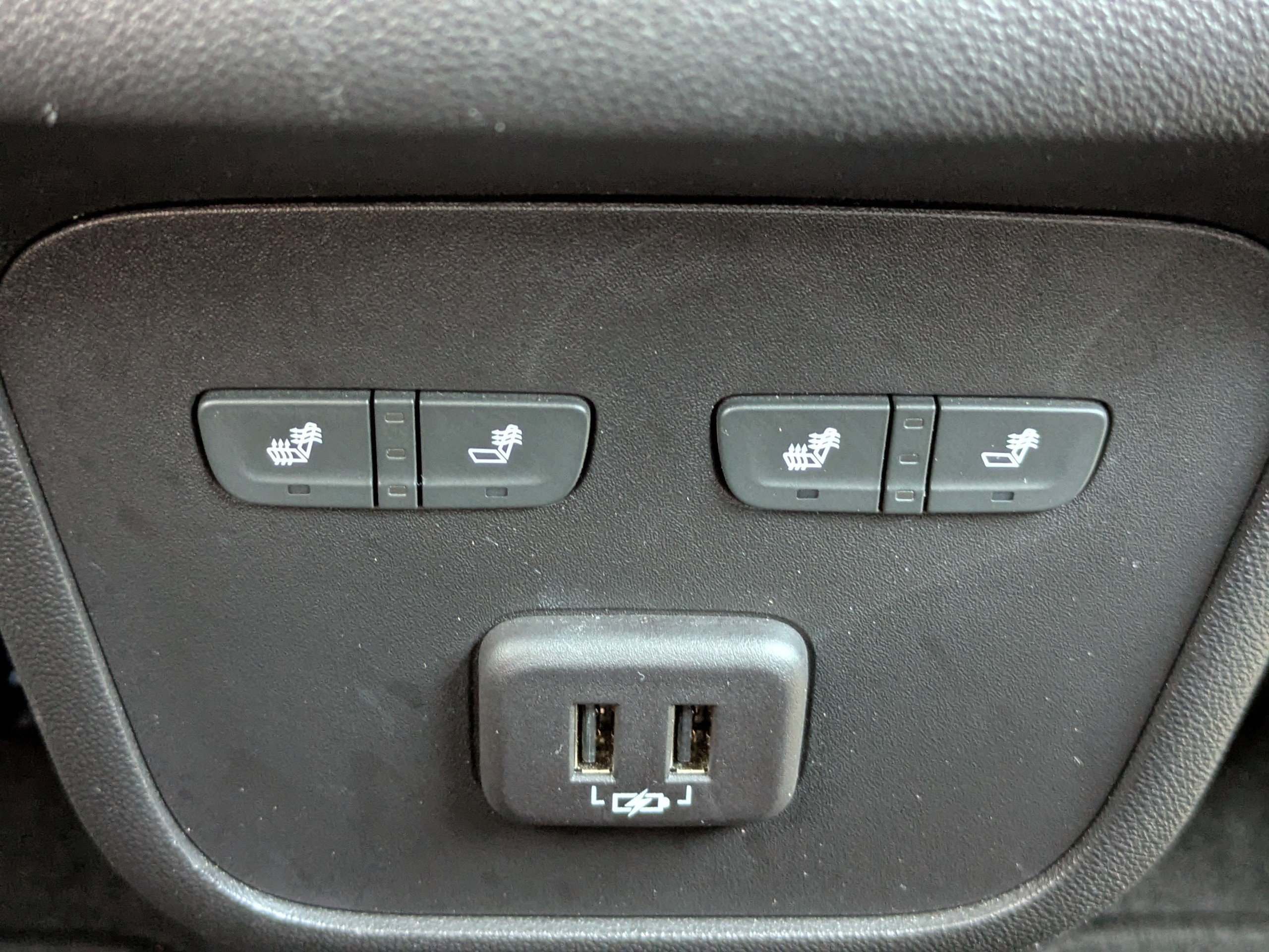 Used 2023 Chevrolet Equinox Premier FWD image 16