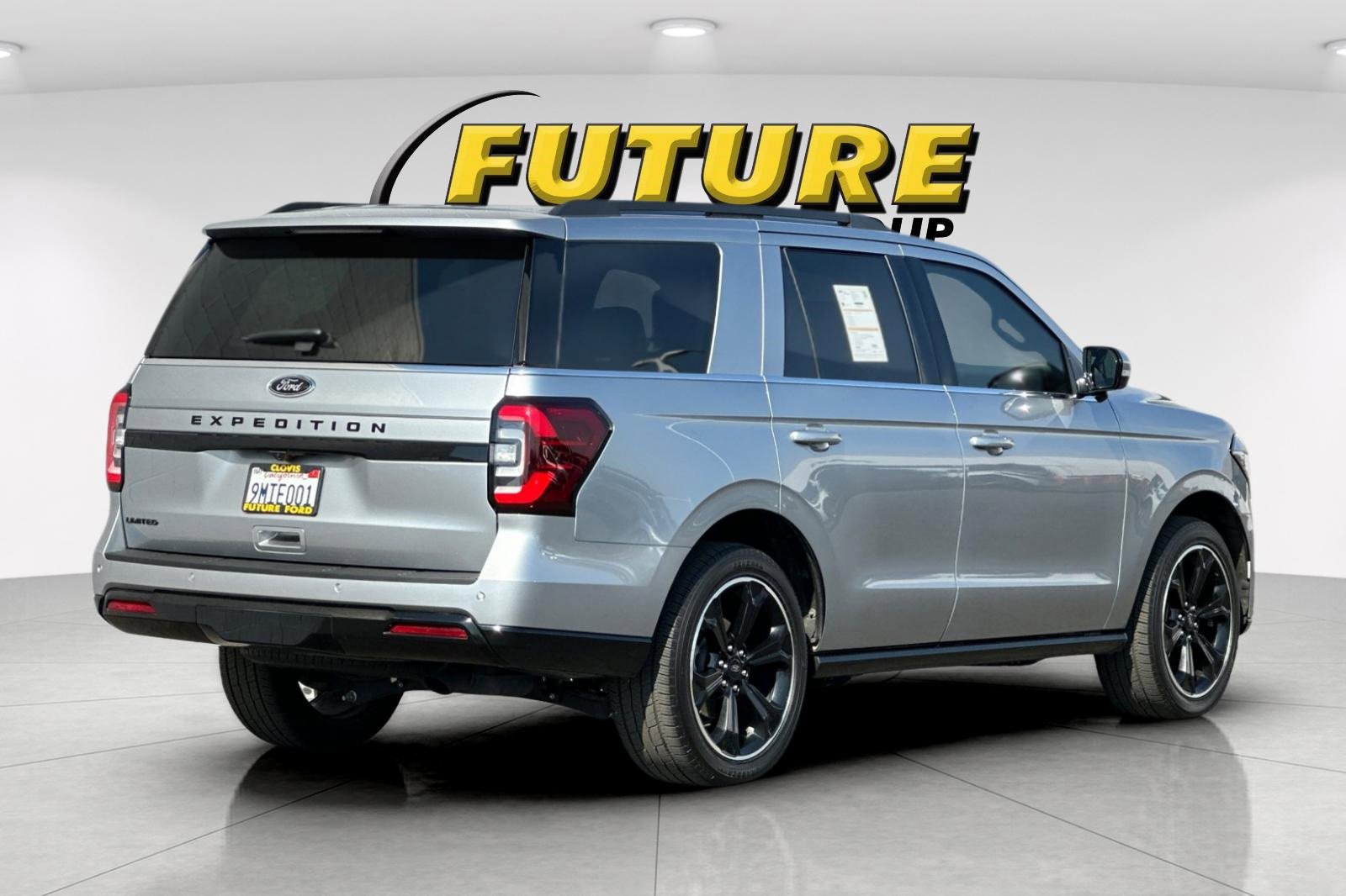 Certified 2024 Ford Expedition Limited image 3
