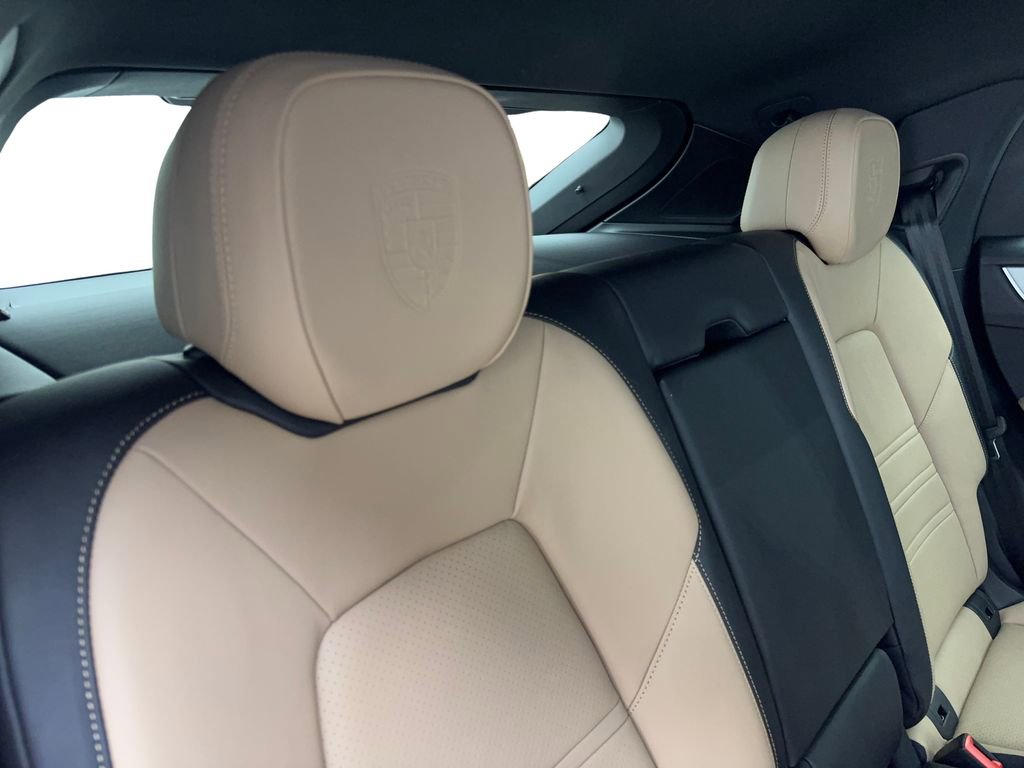 Used 2026 Porsche Cayenne Coupe image 40