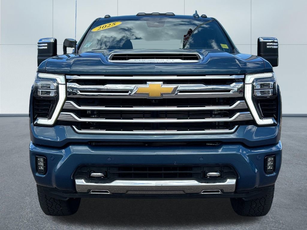 Used 2025 Chevrolet Silverado 3500 High Country w/ High Country Premium Package AWD/4WD image 3
