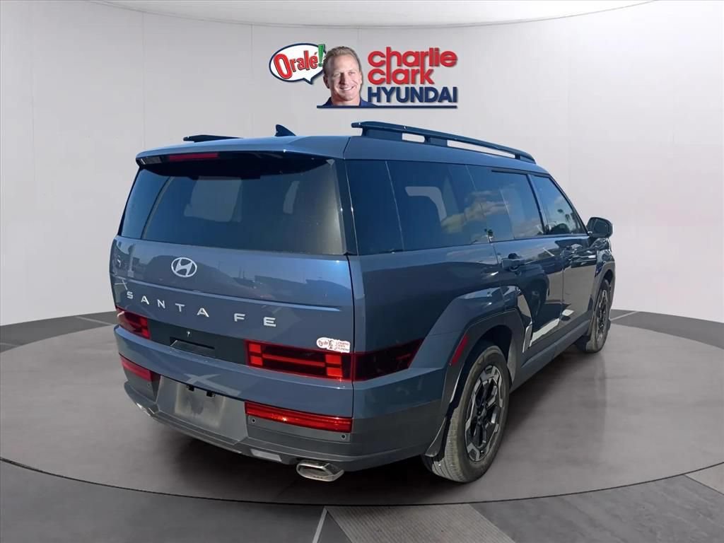 Used 2025 Hyundai Santa Fe SEL FWD image 4
