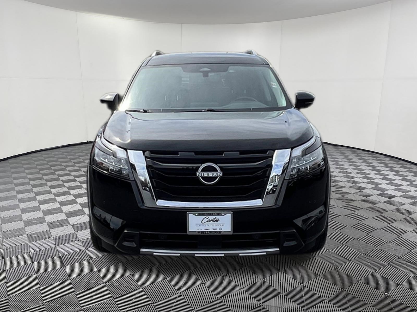 Used 2025 Nissan Pathfinder SL AWD/4WD image 2