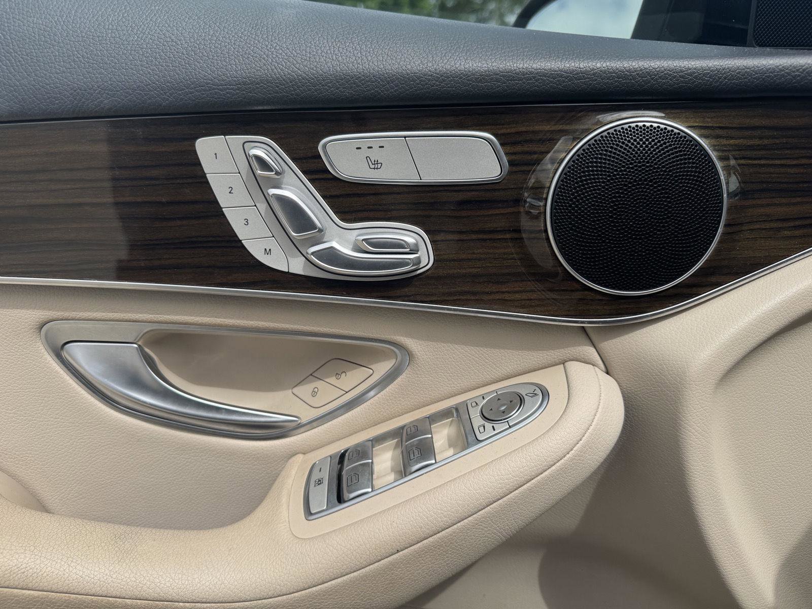 Used 2019 Mercedes-Benz GLC 300 image 6
