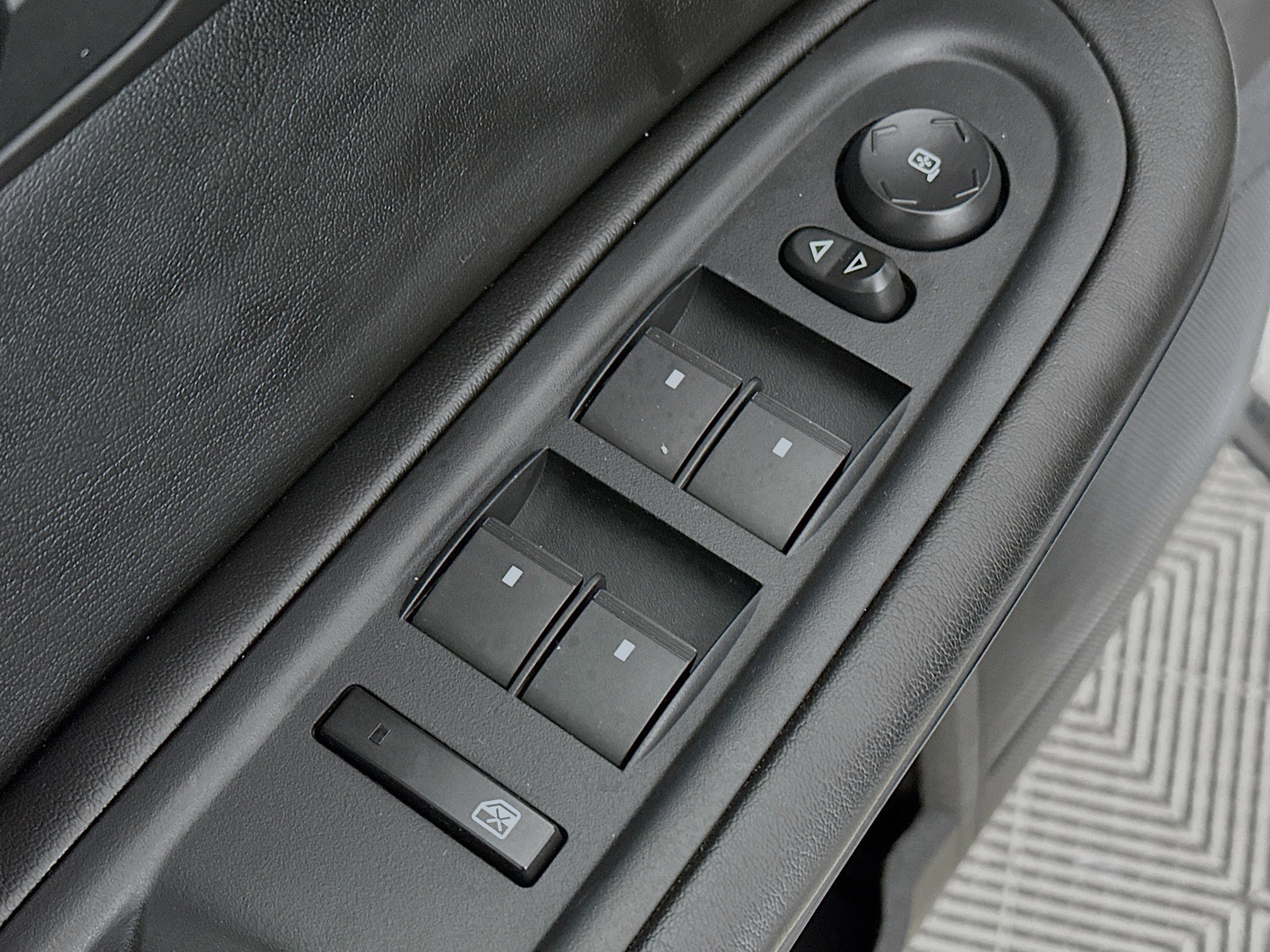 Used 2015 GMC Acadia SLE FWD image 17