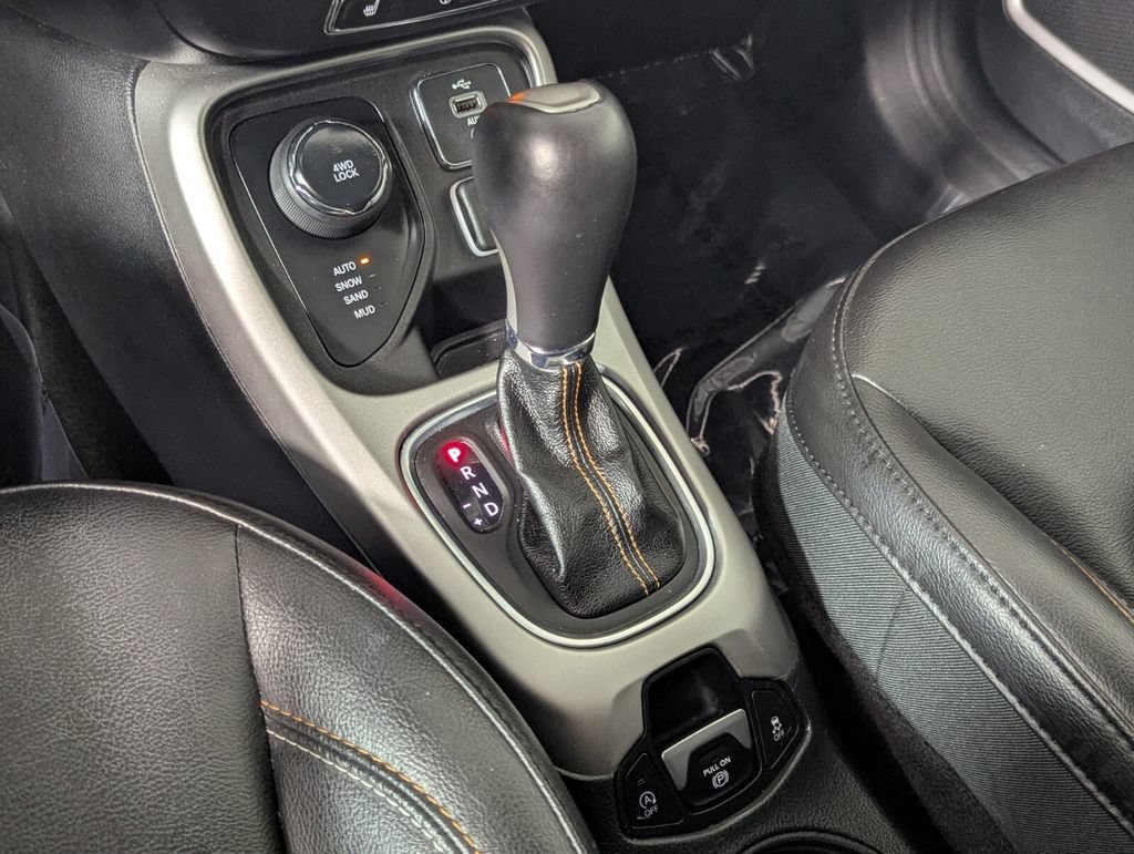 Used 2018 Jeep Compass Latitude w/ Cold Weather Group AWD/4WD image 20