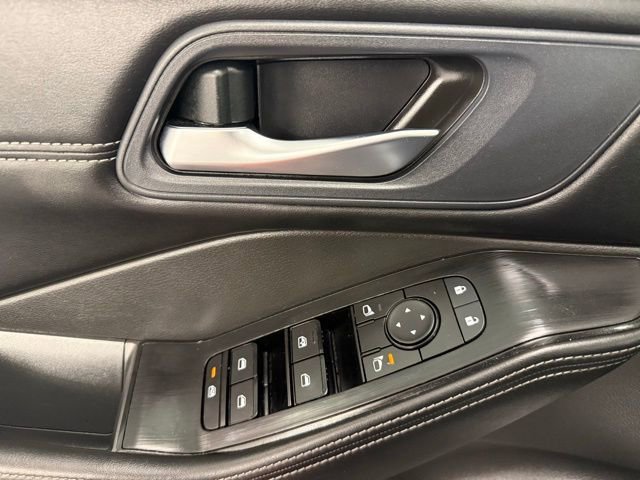 Used 2025 Nissan Rogue SV w/ SV Premium Package image 29