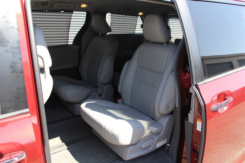 Used 2017 Toyota Sienna XLE Premium AWD/4WD image 25